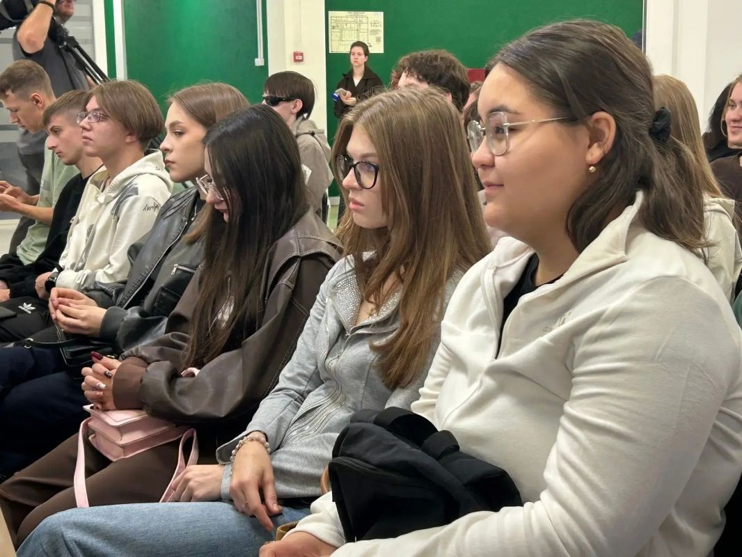 Игорь Антропенко обсудил со студентами ОмГУ вопросы трудоустройства и льгот Игорь Антропенко обсудил со студентами ОмГУ вопросы трудоустройства и льгот