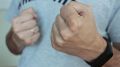 В Омске ссора из-за шумных подростков обернулась переломом черепа В Омске 25-летний мужчина ударил местного жителя во время конфликта в сквере
