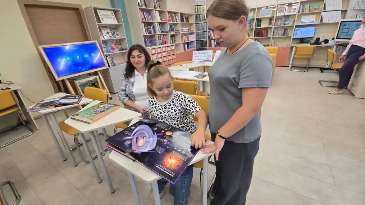 Виталий Хоценко: в Тюкалинске открылась первая модельная библиотека Виталий Хоценко: в Тюкалинске открылась первая модельная библиотека