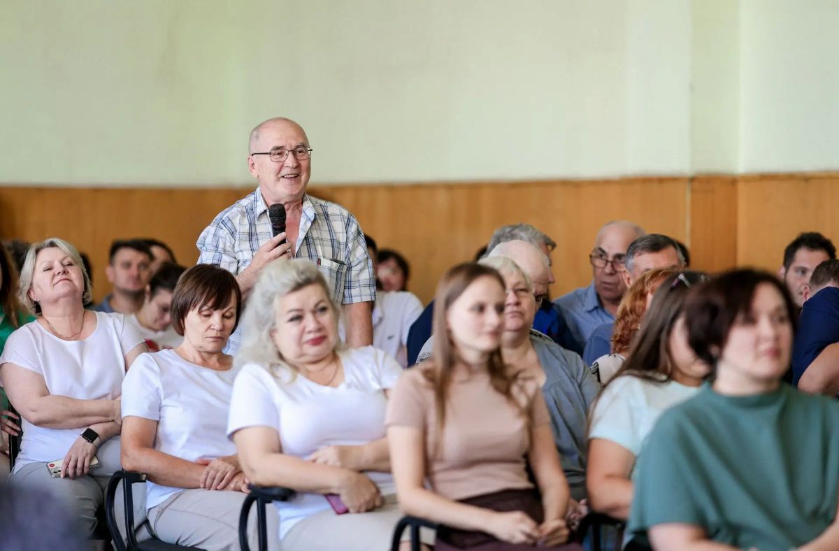 Вместе с главой Центрального округа Радиком Асхатовичем Валиахметовым, депутатом Законодательного Собрания от Единой России Игорем Владимировичем Поповым и депутатом Омского городского Совета Максимом Сергеевичем... Вместе с главой Центрального округа Радиком Асхатовичем Валиахметовым, депутатом Законодательного Собрания от Единой России Игорем Владимировичем Поповым и депутатом Омского городского Совета Максимом Сергеевичем...