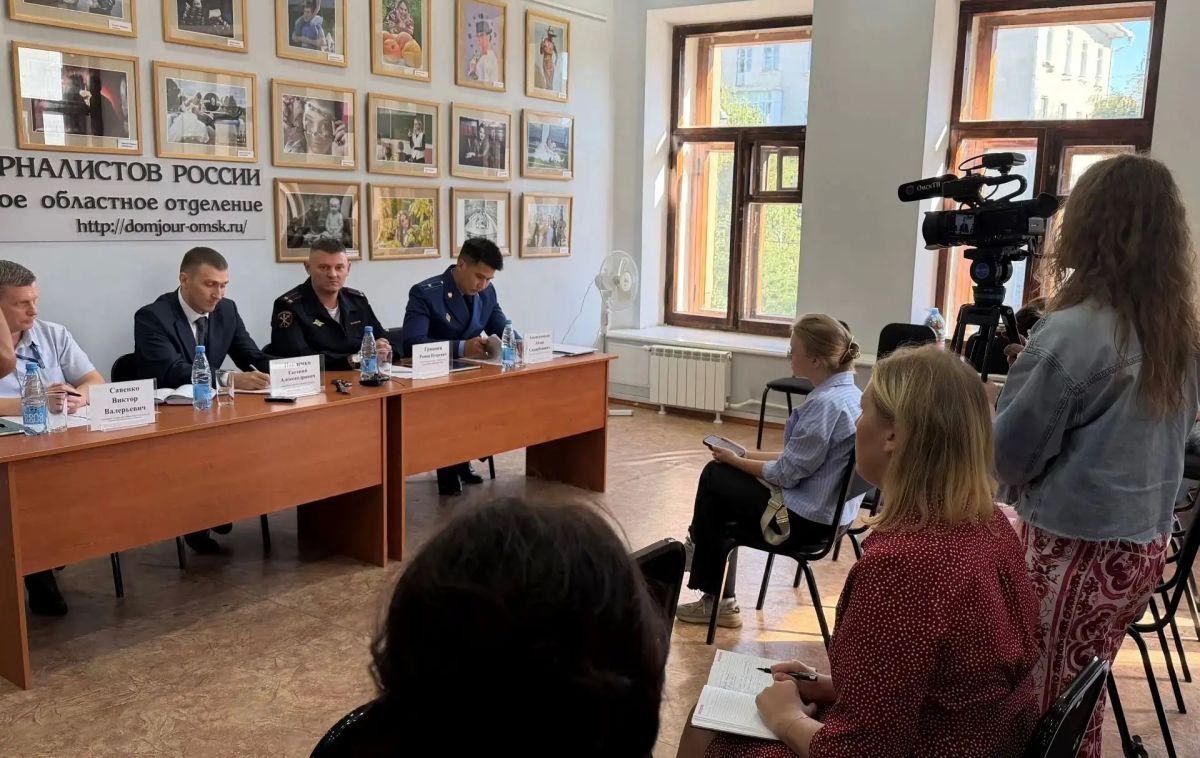 В Омске транспортные полицейские провели брифинг для представителей региональных средств массовой информации В Омске транспортные полицейские провели брифинг для представителей региональных средств массовой информации