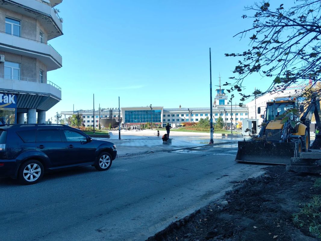 В Омск из Екатеринбурга привезли бронзовые горельефы для обновленной скульптуры шара «Держава» В Омск из Екатеринбурга привезли бронзовые горельефы для обновленной скульптуры шара «Держава»