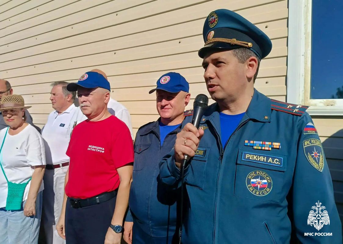 Когда спасатели, инспекторы ГИБДД и медики одна команда Когда спасатели, инспекторы ГИБДД и медики одна команда