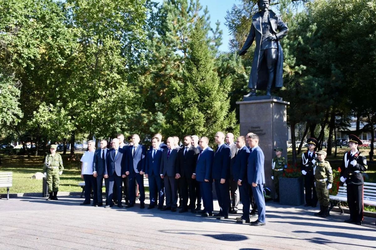 Сегодня в сквере имени Дзержинского состоялась памятная церемония, посвященная годовщине со дня рождения выдающегося государственного деятеля Феликса Эдмундовича Дзержинского Сегодня в сквере имени Дзержинского состоялась памятная церемония, посвященная годовщине со дня рождения выдающегося государственного деятеля Феликса Эдмундовича Дзержинского