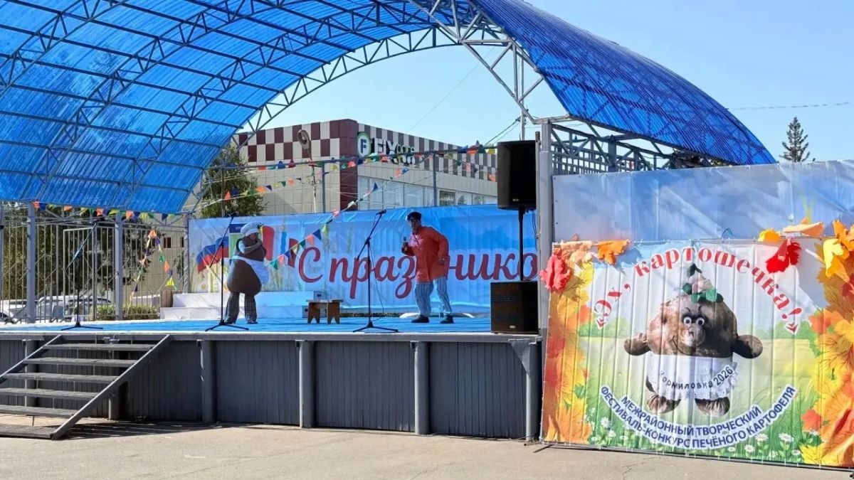 В Кормиловке приготовили больше двух тысяч пирожков и установили рекорд России В Кормиловке приготовили больше двух тысяч пирожков и установили рекорд России