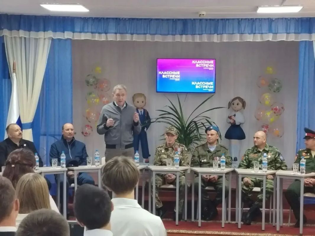 Сегодня в Элитовской средней общеобразовательной школе Москаленского района состоялась встреча школьников с ветеранами специальной военной операции Сегодня в Элитовской средней общеобразовательной школе Москаленского района состоялась встреча школьников с ветеранами специальной военной операции