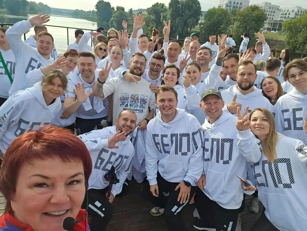 На конкурсе «Учитель года» в Белгороде наш регион представляет учитель биологии и химии из Новоселецкой школы Таврического района Елена Величко На конкурсе «Учитель года» в Белгороде наш регион представляет учитель биологии и химии из Новоселецкой школы Таврического района Елена Величко