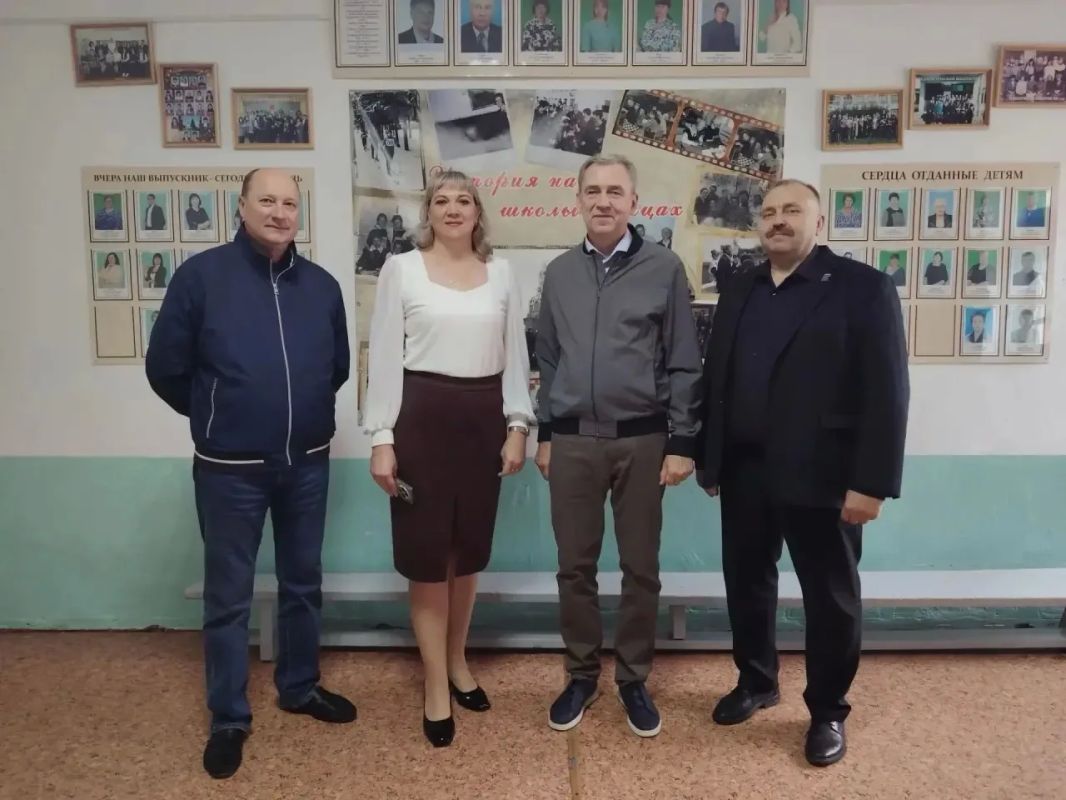Сегодня в Элитовской средней общеобразовательной школе Москаленского района состоялась встреча школьников с ветеранами специальной военной операции Сегодня в Элитовской средней общеобразовательной школе Москаленского района состоялась встреча школьников с ветеранами специальной военной операции