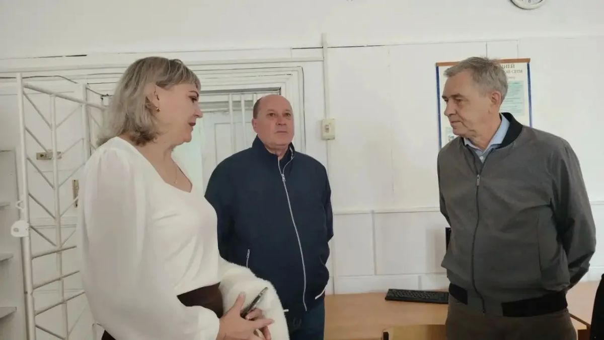 Сегодня в Элитовской средней общеобразовательной школе Москаленского района состоялась встреча школьников с ветеранами специальной военной операции Сегодня в Элитовской средней общеобразовательной школе Москаленского района состоялась встреча школьников с ветеранами специальной военной операции