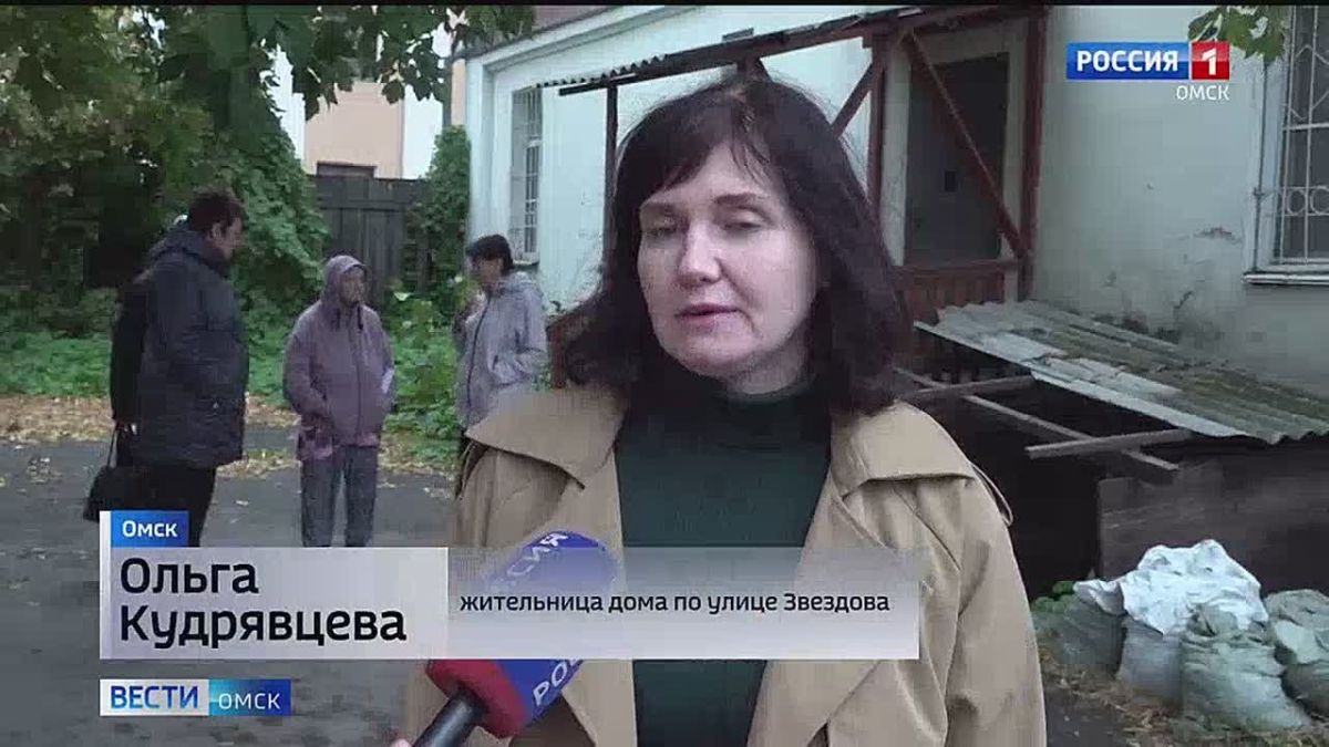В Омске жители дома по улице Звездова рискуют остаться зимой без крыши над головой