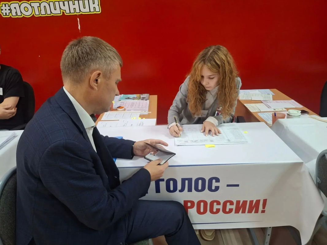 В первый день выборов посетил избирательный участок и сделал свой выбор В первый день выборов посетил избирательный участок и сделал свой выбор