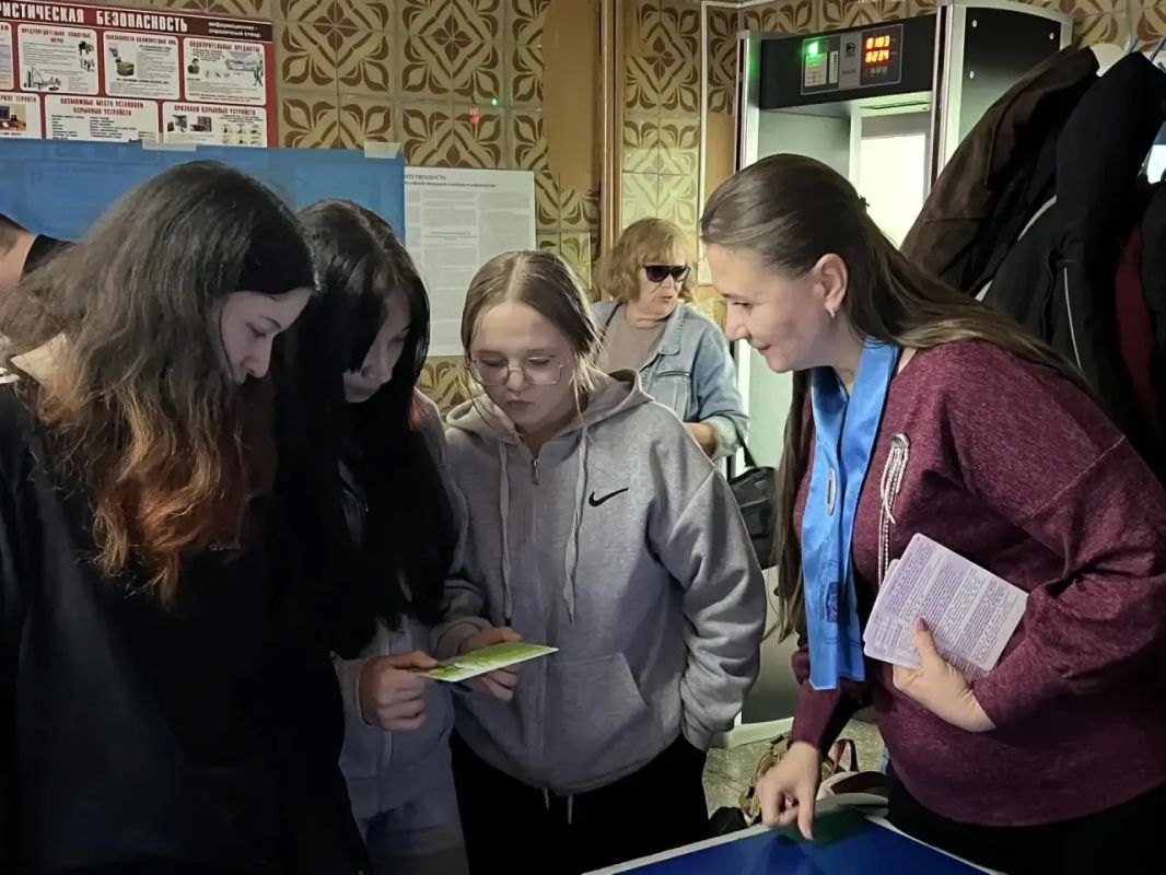 Наши колледжи и центры вышли на избирательные участки с яркими интерактивными площадками! Наши колледжи и центры вышли на избирательные участки с яркими интерактивными площадками!