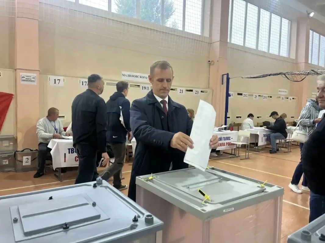 В Омской области продолжается голосование на выборах депутатов Госдумы и Законодательного Собрания В Омской области продолжается голосование на выборах депутатов Госдумы и Законодательного Собрания