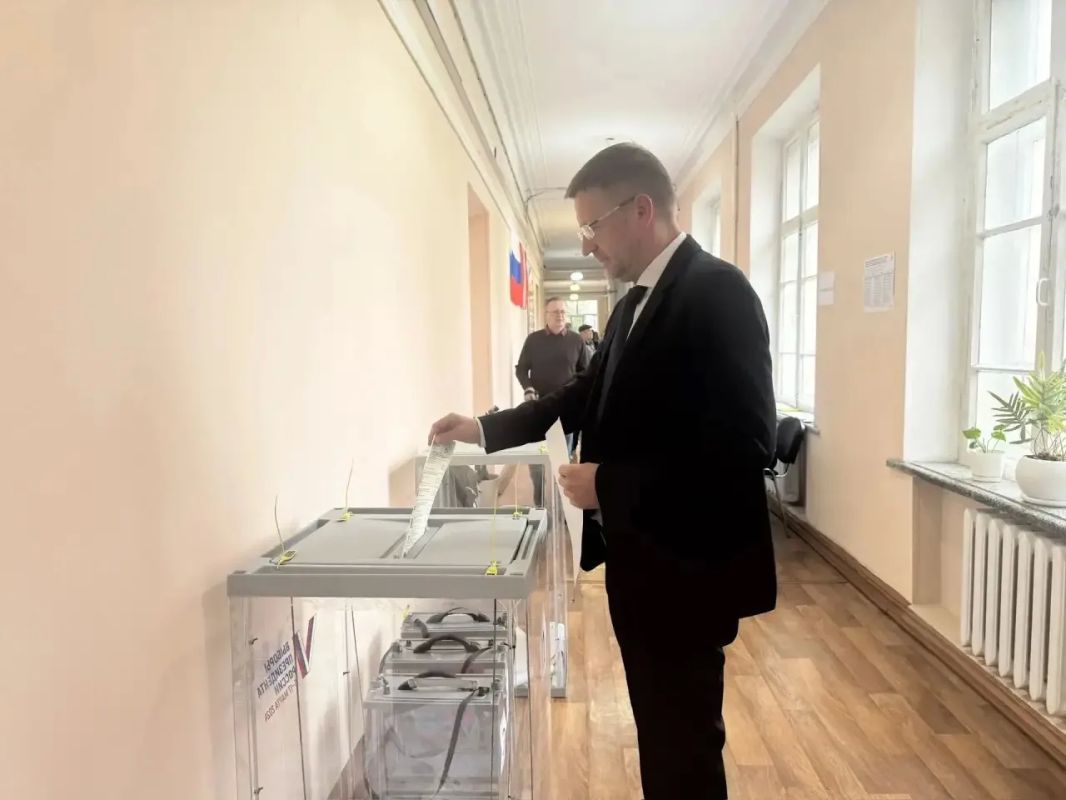 В Омской области продолжается голосование на выборах депутатов Госдумы и Законодательного Собрания В Омской области продолжается голосование на выборах депутатов Госдумы и Законодательного Собрания