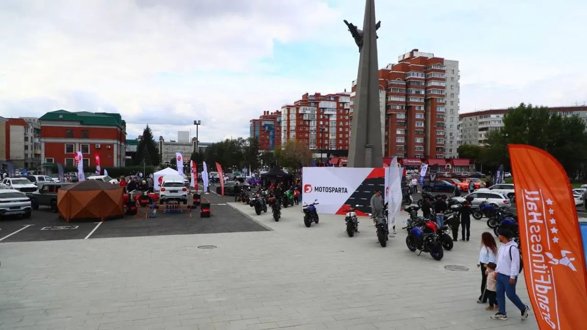 В рамках фестиваля силовых видов спорта «GFH IRON CUP» у G-Energy Арены – СКК имени Викторы Блинова была организована авто- и мотовыставка В рамках фестиваля силовых видов спорта «GFH IRON CUP» у G-Energy Арены – СКК имени Викторы Блинова была организована авто- и мотовыставка