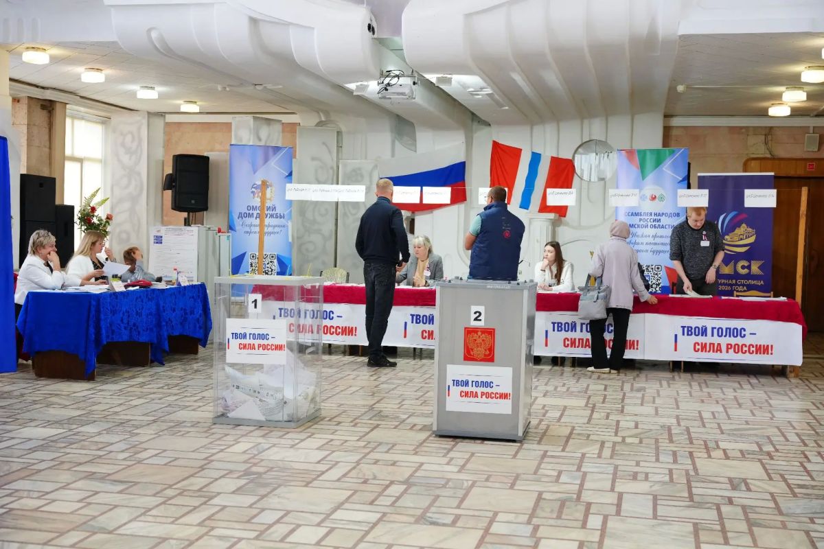 Посещая УИК 244 в Доме дружбы, Герой России, сенатор РФ Дмитрий Перминов встретился с жителями дома № 5 по улице Краснопресненской, к которым приезжал в июне по приглашению Посещая УИК 244 в Доме дружбы, Герой России, сенатор РФ Дмитрий Перминов встретился с жителями дома № 5 по улице Краснопресненской, к которым приезжал в июне по приглашению