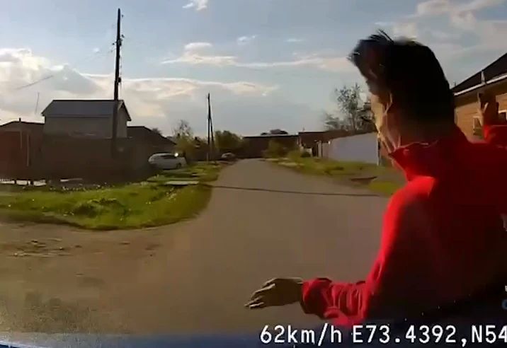 В Омске сбили подростка, перебегавшего дорогу