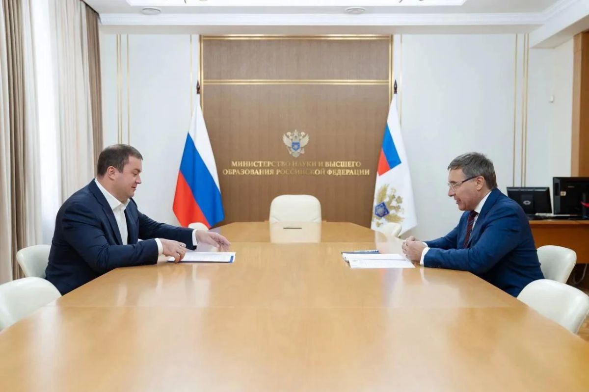 Валерий Фальков провел рабочую встречу с губернатором Омской области Виталием Хоценко