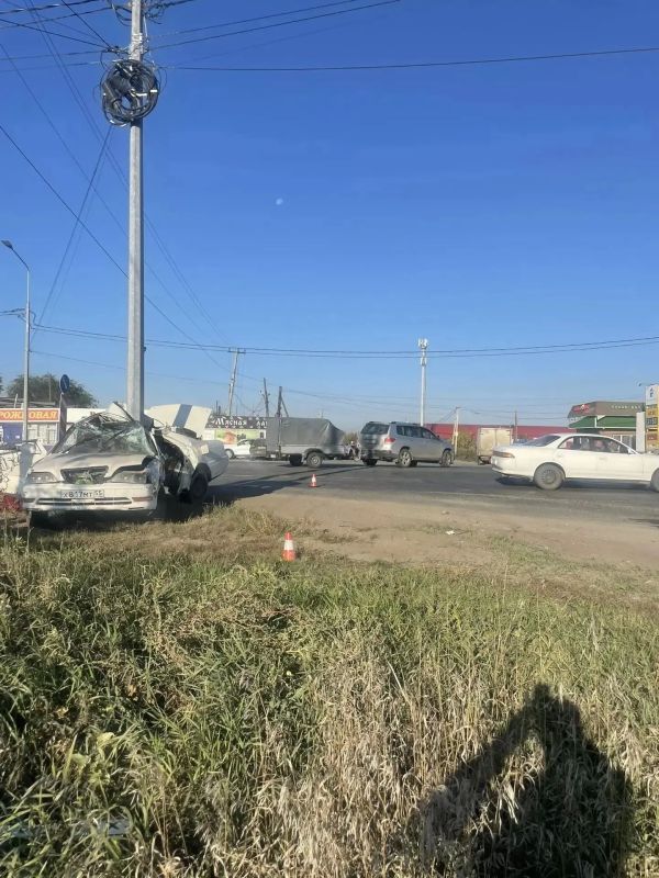 Госавтоинспекторы устанавливают обстоятельства дорожно-транспортного происшествия, в результате которого погиб водитель