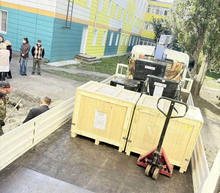 В Городскую больницу № 3 доставили новый компьютерный томограф В Городскую больницу № 3 доставили новый компьютерный томограф
