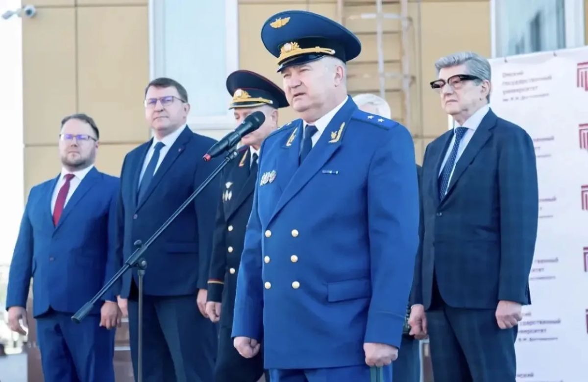 В Омске на главном корпусе Омского государственного университета им. Ф.М. Достоевского открыт памятный стенд в честь главного обвинителя от СССР на Нюрнбергском процессе Р.А. Руденко В Омске на главном корпусе Омского государственного университета им. Ф.М. Достоевского открыт памятный стенд в честь главного обвинителя от СССР на Нюрнбергском процессе Р.А. Руденко