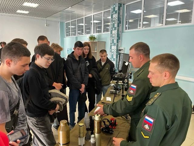 На базе Центра опережающей профессиональной подготовки прошла серия профориентационных мастер-классов для старшеклассников и выпускников наших колледжей и техникумов На базе Центра опережающей профессиональной подготовки прошла серия профориентационных мастер-классов для старшеклассников и выпускников наших колледжей и техникумов