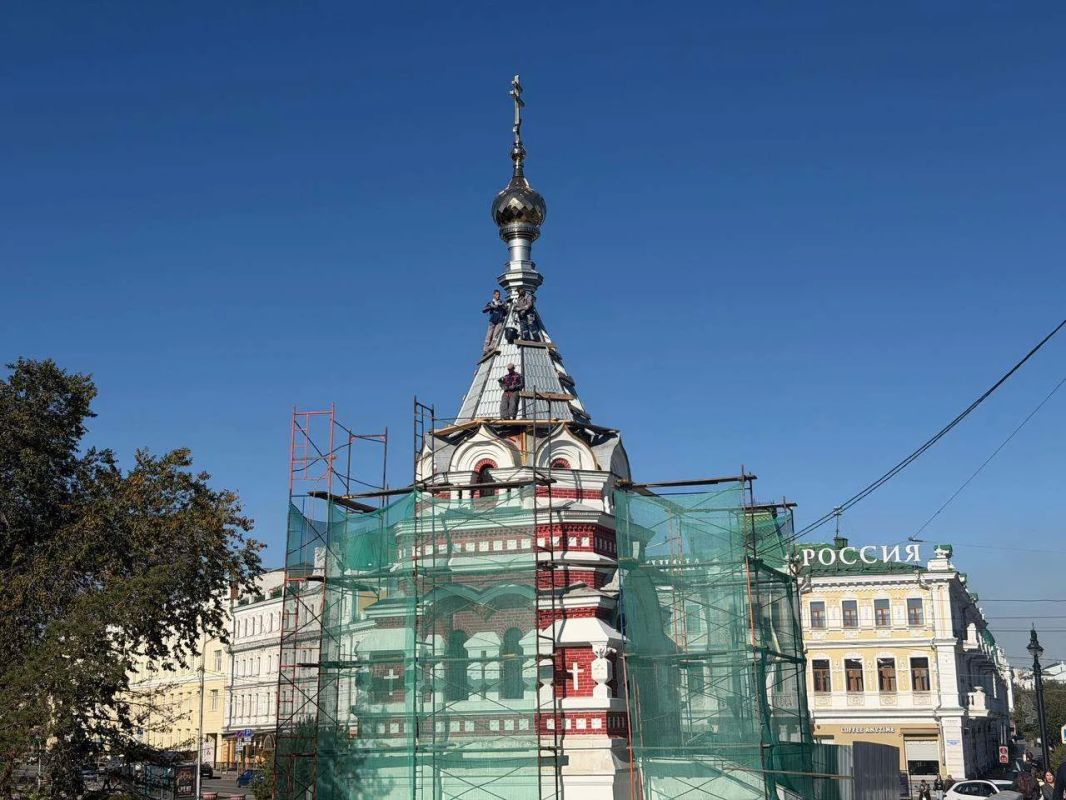 На СерафимоАлексеевской часовне в Омске меняют кровлю На СерафимоАлексеевской часовне в Омске меняют кровлю