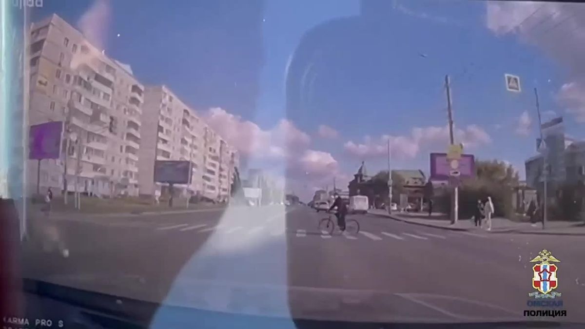 В Омске велосипедиста сбили на пешеходном переходе