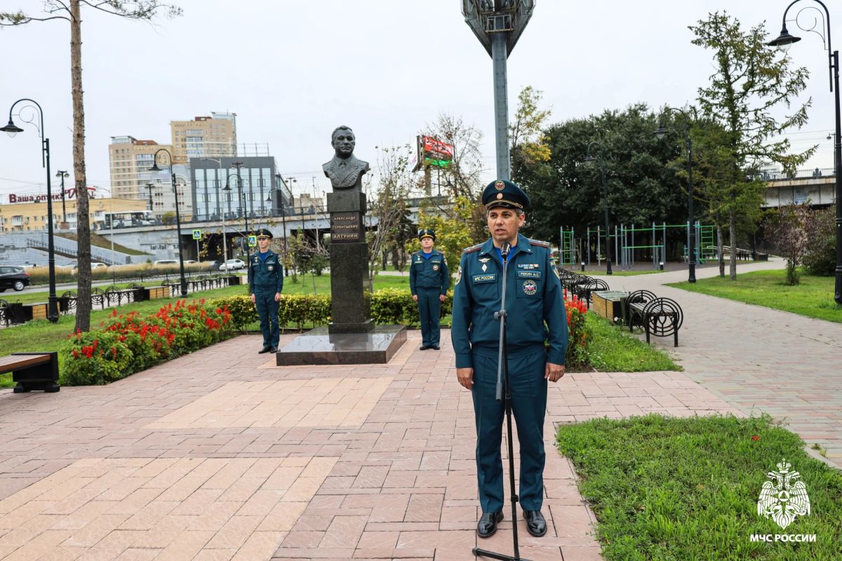 В Омске почтили память генерала армии Алтунина в преддверии Дня гражданской обороны В Омске почтили память генерала армии Алтунина в преддверии Дня гражданской обороны