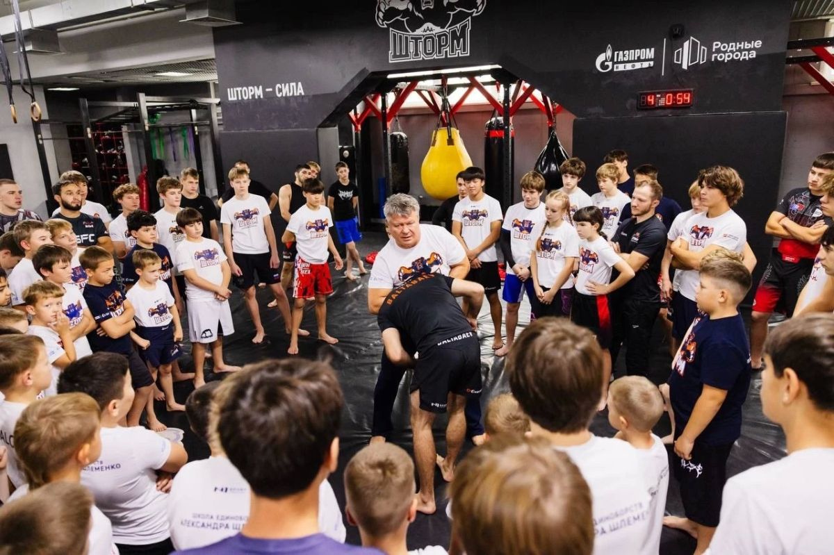 Первый чемпион UFC из России Олег Тактаров провел мастер-класс для воспитанников школы единоборств «ШТОРМ» Александра Шлеменко Первый чемпион UFC из России Олег Тактаров провел мастер-класс для воспитанников школы единоборств «ШТОРМ» Александра Шлеменко