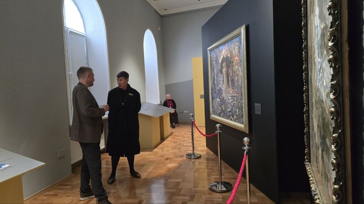 Вместе с коллегами из Центра "Эрмитаж-Сибирь" провели для наших дорогих гостей, приехавших на Международный фестиваль визуальных искусств "Порт_Арт", экскурсию по выставке "Михаил Врубель Вместе с коллегами из Центра "Эрмитаж-Сибирь" провели для наших дорогих гостей, приехавших на Международный фестиваль визуальных искусств "Порт_Арт", экскурсию по выставке "Михаил Врубель