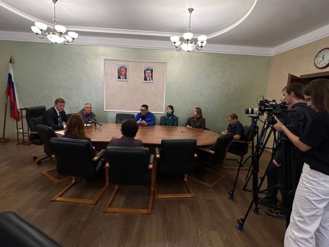 Сегодня Министр природных ресурсов и экологии Омской области Евгений Ковтун пообщался с журналистами и ответил на вопросы, связанные с численностью бурого медведя на территории Омской области, его добычей и мерами по...