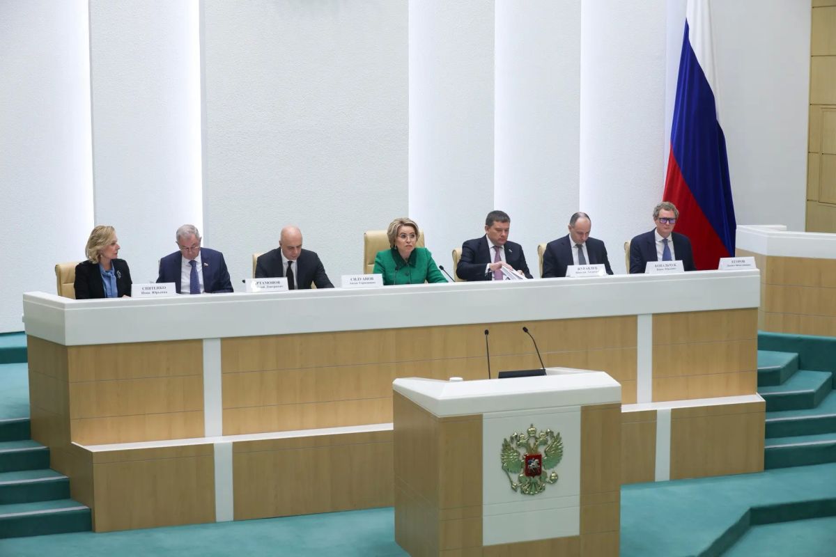 Виталий Хоценко: В Москве выступил на парламентских слушаниях в Совете Федерации, посвященных проекту федерального бюджета на ближайшие три года Виталий Хоценко: В Москве выступил на парламентских слушаниях в Совете Федерации, посвященных проекту федерального бюджета на ближайшие три года