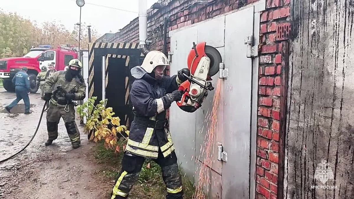 #пожарызасутки. 04 октября в 12:32 В Омске на 3-й Молодежной горел гараж