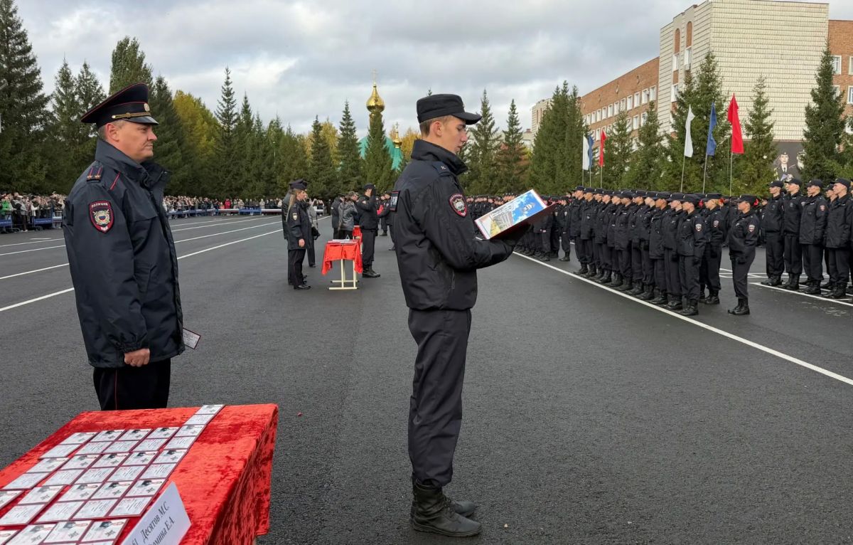 Заместитель начальника УТ МВД России по СФО принял участие в церемонии приведения к Присяге первокурсников Омской ордена Почета академии МВД России Заместитель начальника УТ МВД России по СФО принял участие в церемонии приведения к Присяге первокурсников Омской ордена Почета академии МВД России