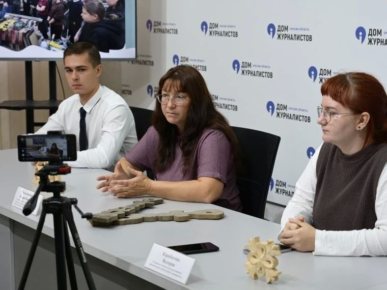 Студенты и волонтёры привезли в Омск 120-летние наличники: итоги экспедиции «От Томска к Омску»
