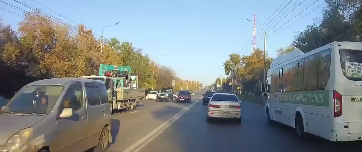 97 штрафов за год: в Омске наказали водителя, попавшего на видео в соцсетях