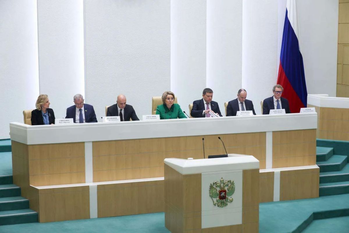Виталий Хоценко выступил на слушаниях в Совете Федерации и озвучил важные для Омской области инициативы Виталий Хоценко выступил на слушаниях в Совете Федерации и озвучил важные для Омской области инициативы