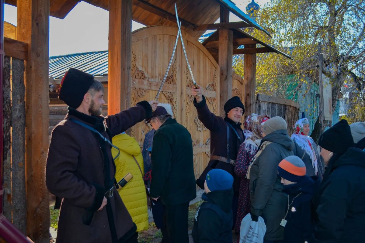 В предстоящие выходные омичи отметят Покров — не только религиозный, но и культурный феномен, который объединил в себе духовное содержание и народные традиции В предстоящие выходные омичи отметят Покров — не только религиозный, но и культурный феномен, который объединил в себе духовное содержание и народные традиции