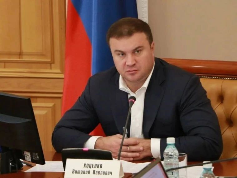 По решению Виталия Хоценко районы Омской области получат 45,5 миллиона рублей на дорожную сеть