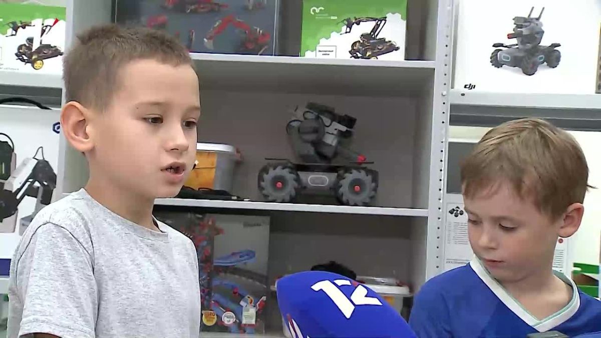 От первых шагов до десятилетий у школьной доски: в Омске поздравили педагогов с профессиональным праздником