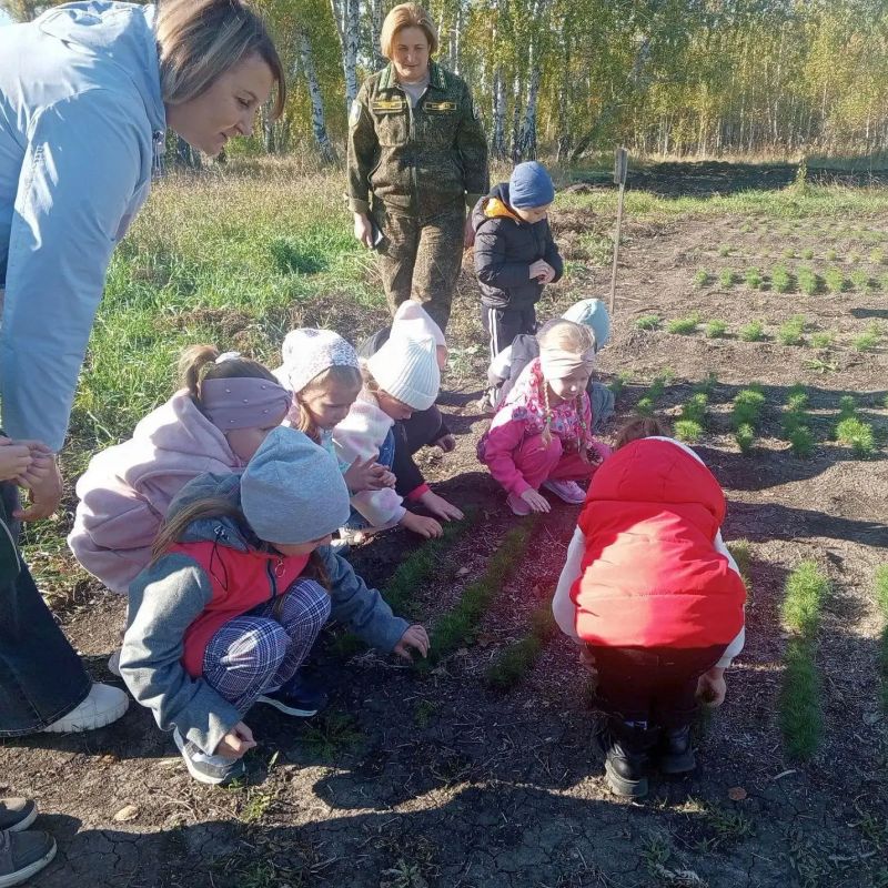 Отдел #ГУЛХ Калачинское лесничество продолжает работу с детским садом №6. В сентябре начальник отдела – главный лесничий Александр Чайкин провел для детей познавательное занятие, а теперь для них организовали экскурсию в...