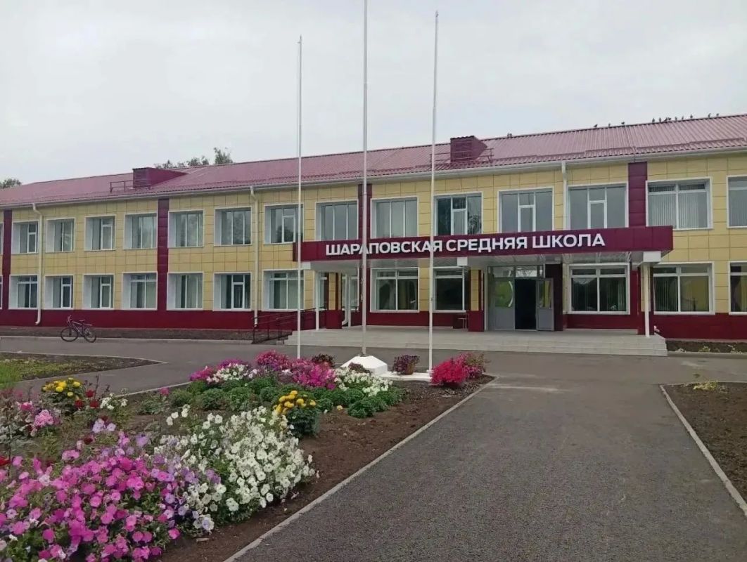 Виталий Хоценко: Продолжаем в регионе обновление школ, детских садов и колледжей