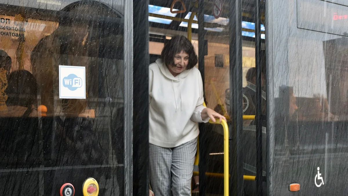 В омских автобусах снова поднимут плату за проезд