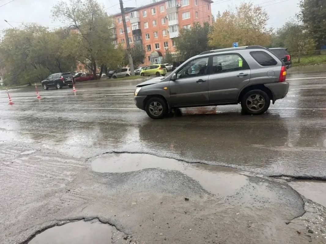Сотрудники Госавтоинспекции устанавливают обстоятельства смертельного ДТП с участием пешехода Сотрудники Госавтоинспекции устанавливают обстоятельства смертельного ДТП с участием пешехода