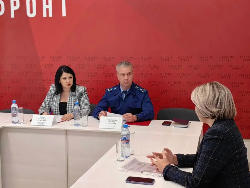 Заместитель прокурора Омской области Евгений Бельтюков совместно с руководителем исполкома Народного фронта в Омской области Сюзанной Егиян провел личный прием граждан по вопросам работы общественного транспорта Заместитель прокурора Омской области Евгений Бельтюков совместно с руководителем исполкома Народного фронта в Омской области Сюзанной Егиян провел личный прием граждан по вопросам работы общественного транспорта