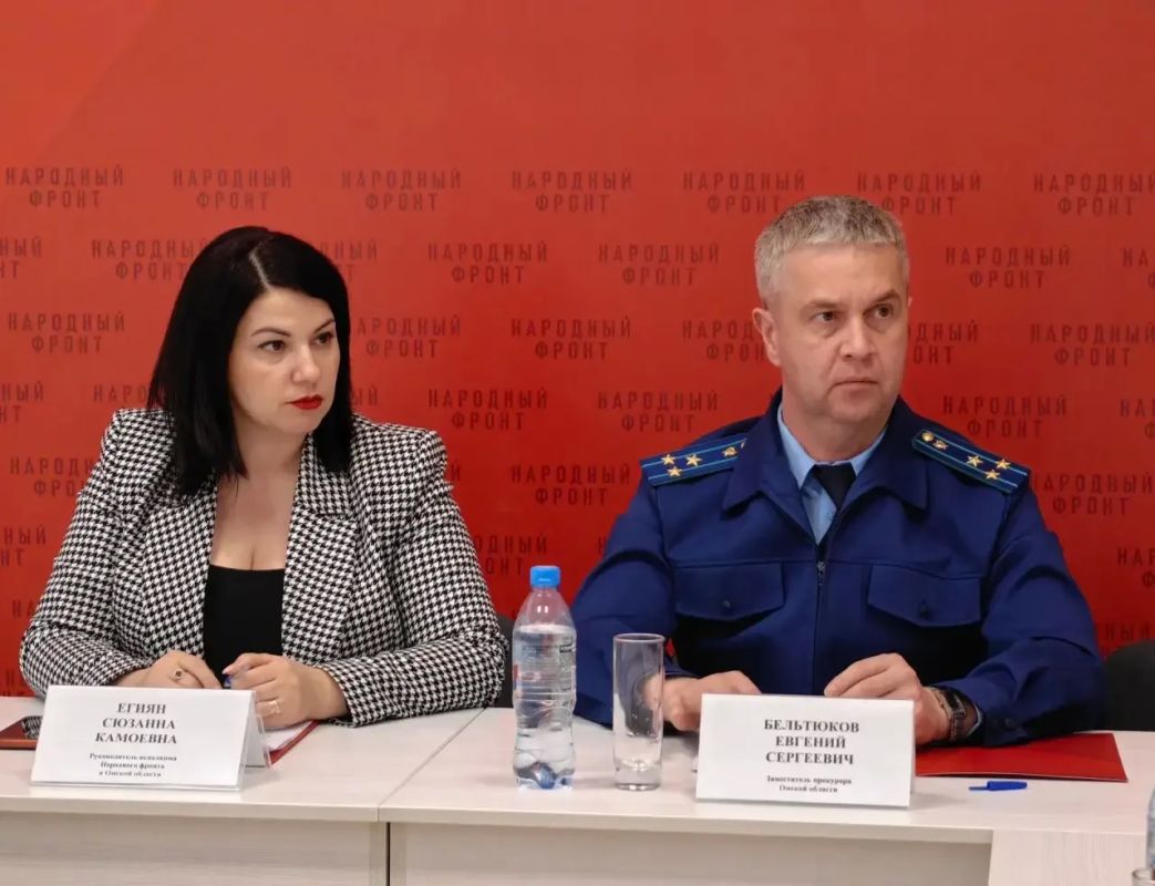 Заместитель прокурора Омской области Евгений Бельтюков совместно с руководителем исполкома Народного фронта в Омской области Сюзанной Егиян провел личный прием граждан по вопросам работы общественного транспорта