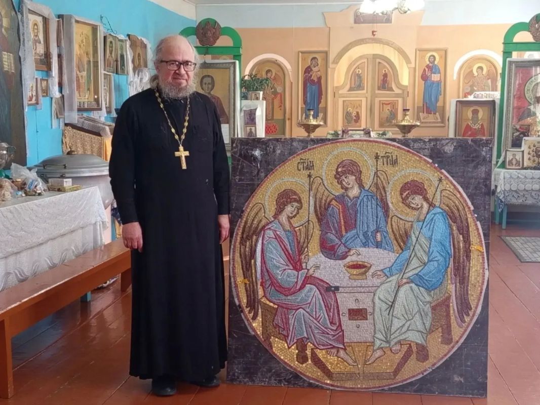 Мозаичную икону Троицы установят на фасаде храма в Тевризе