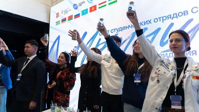 Омск объединил 200 участников слета студотрядов из восьми стран Омск объединил 200 участников слета студотрядов из восьми стран
