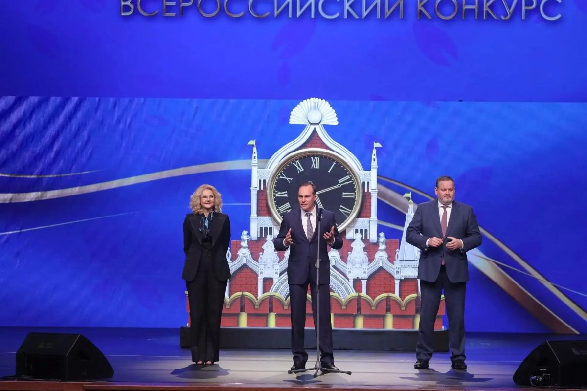 В Кремле чествовали лучшие семьи России: среди победителей — многодетная семья из Омской области В Кремле чествовали лучшие семьи России: среди победителей — многодетная семья из Омской области